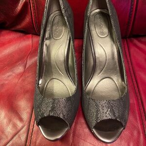 Bandolino heels in silver and black glitter